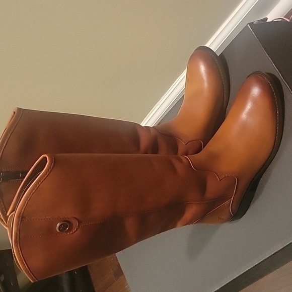NEW! FRYE Marissa Medallion Inside Zipper Tall Leather Cognac Riding Boots 6M. - Picture 6 of 11